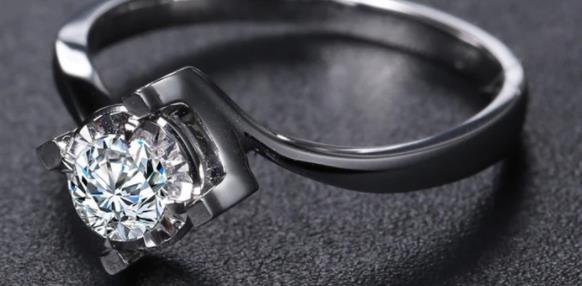 钻石回收价格要选对典当行