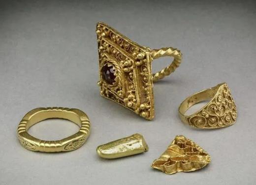 在典当行购买金饰的好处