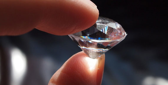 重庆典当行分析没有鉴定证书的钻石是否可以典当回收